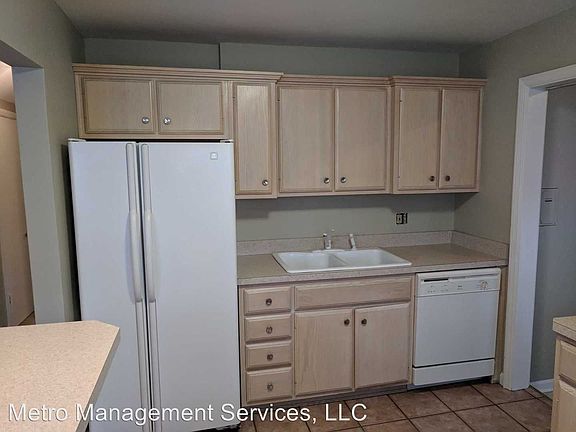 5th image of 165 Saint Matthews Ave