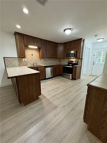 3 bed, 2.0 bath, 1270 sqft, $1,400 — Photo 2