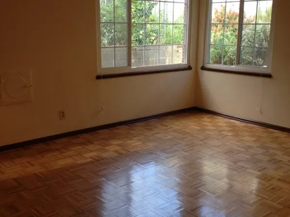 2100 N 53rd St APT E, Seattle, WA 98103
