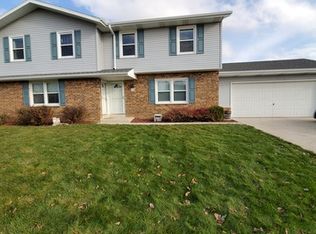 7542 S 75th St, Franklin, WI 53132