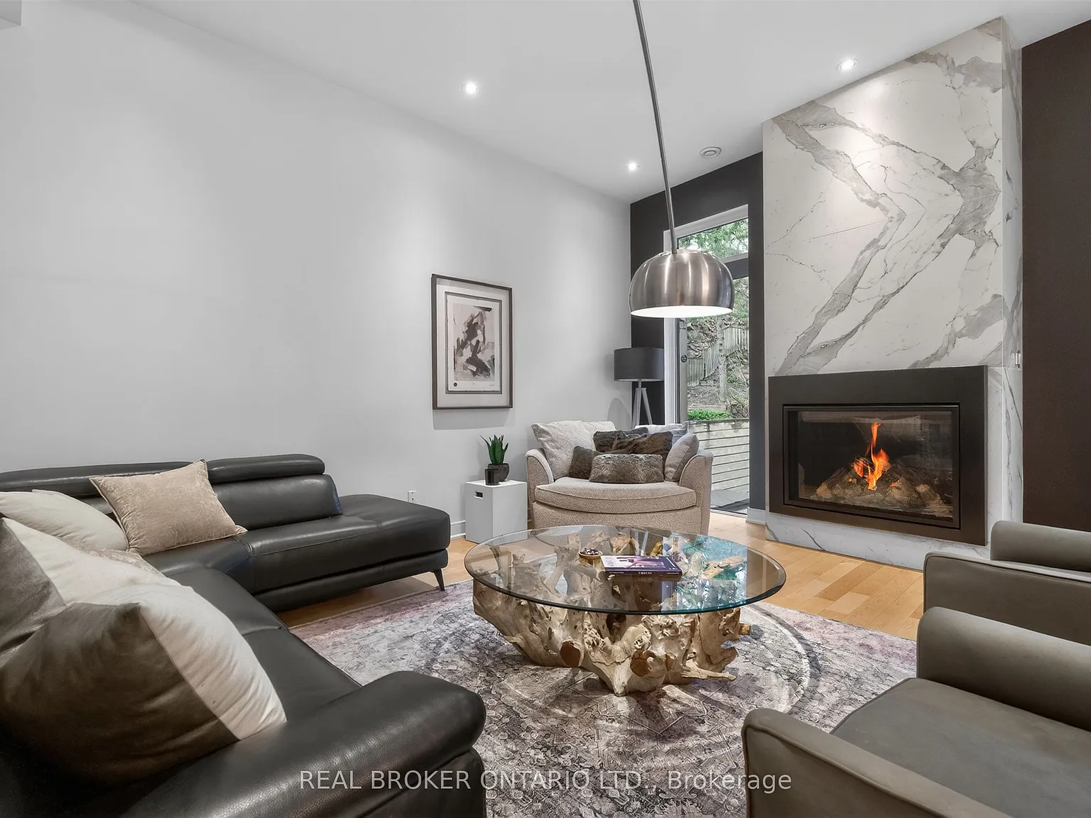 4 bed, $10,000 — Photo 2