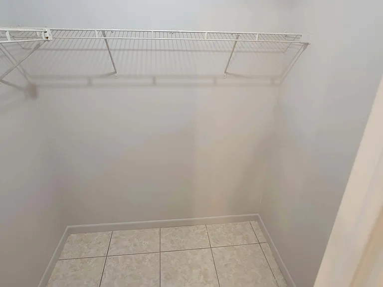 8411 N Greenwood Ave — Photo 4