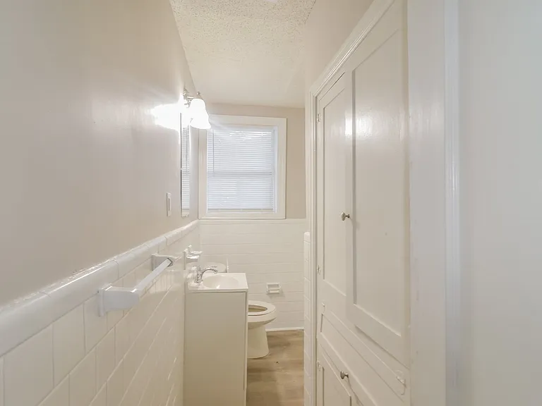 914051_027_main_bathroom_12902349.jpg