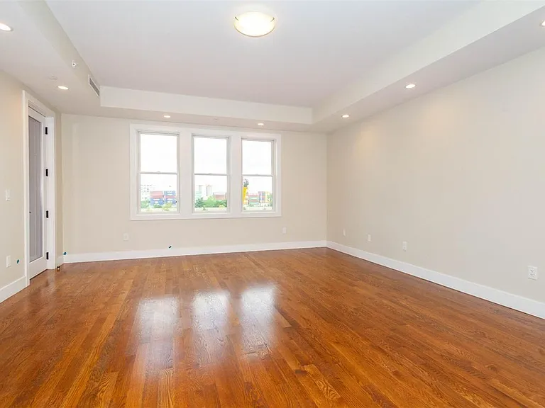 906 E 2nd St #306 — Photo 7