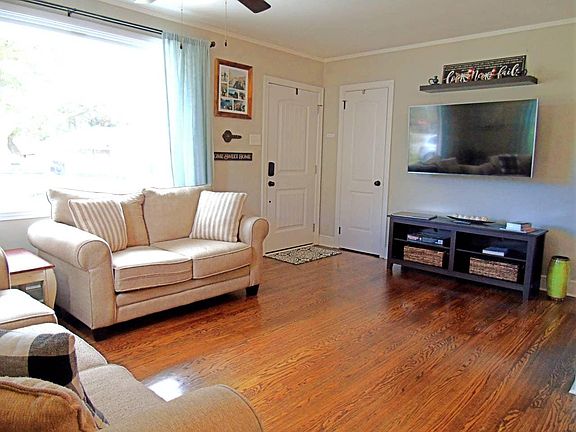 3rd image of 1191 Camden St