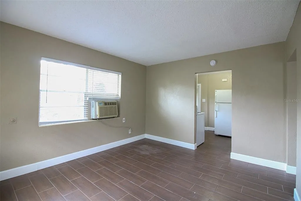 2 bed, 1.0 bath, 761 sqft, $1,350 — Photo 3