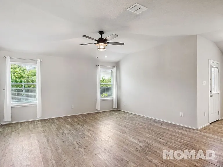 536 Long Leaf Dr — Photo 17