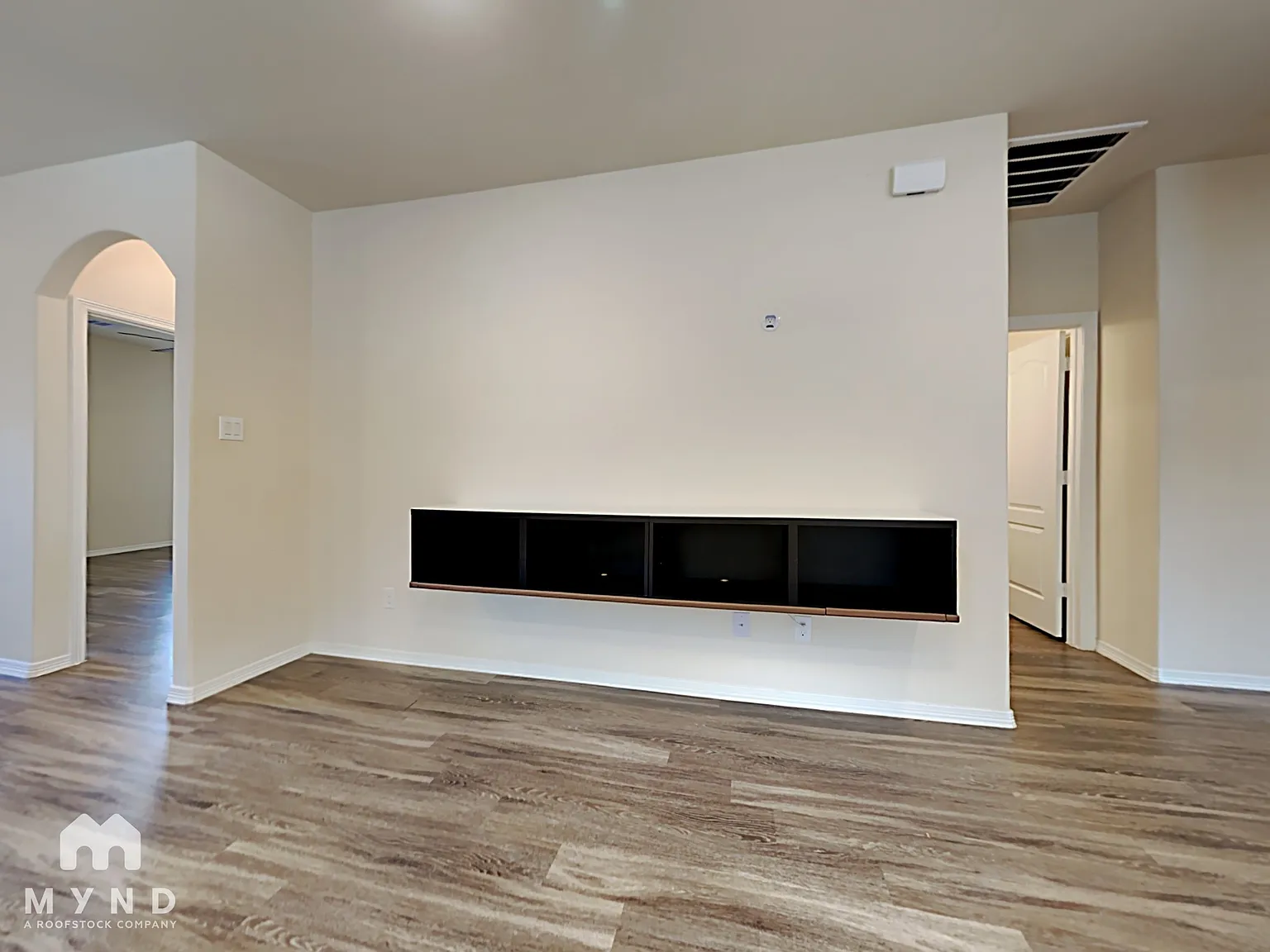 3 bed, 2.0 bath, 1265 sqft, $1,749 — Photo 3