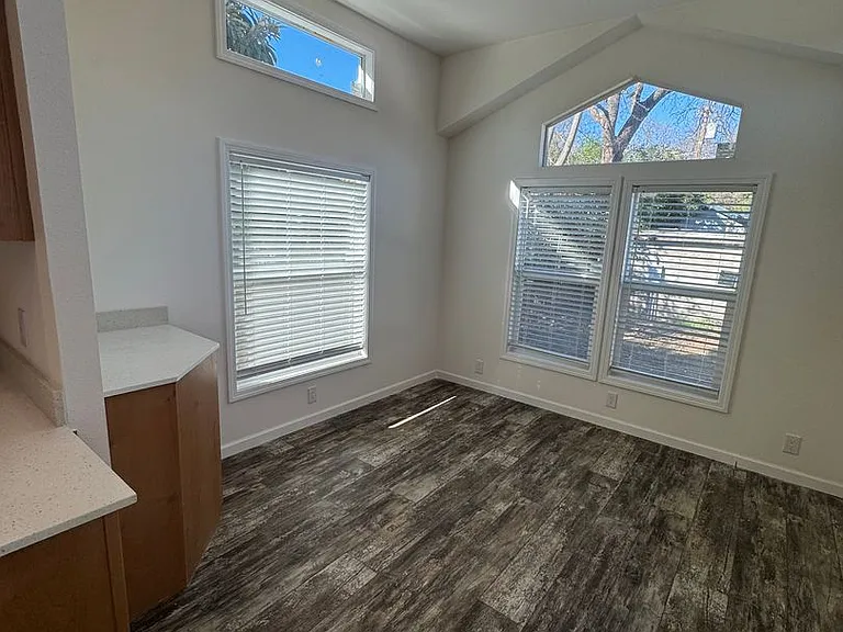 2646 Sharon Ave — Photo 12