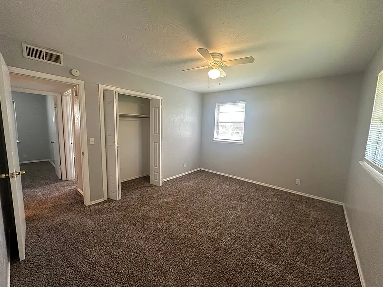 4844 Woodview Dr — Photo 36