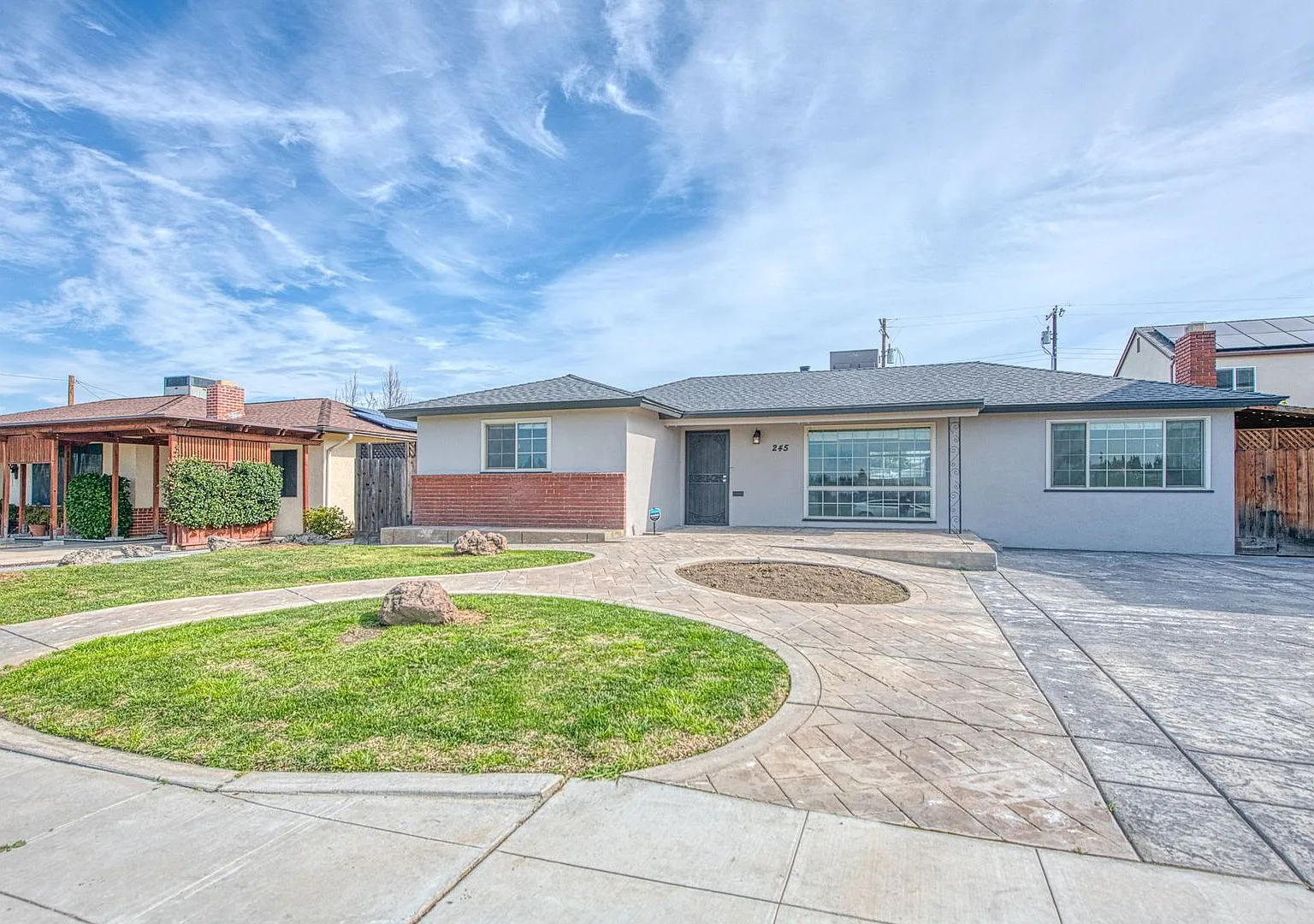 Adorable 3 Br 1 Ba Home In A Well Desired Clovis Neighborhood - **Special-Half Off Second Month R... — Photo 2