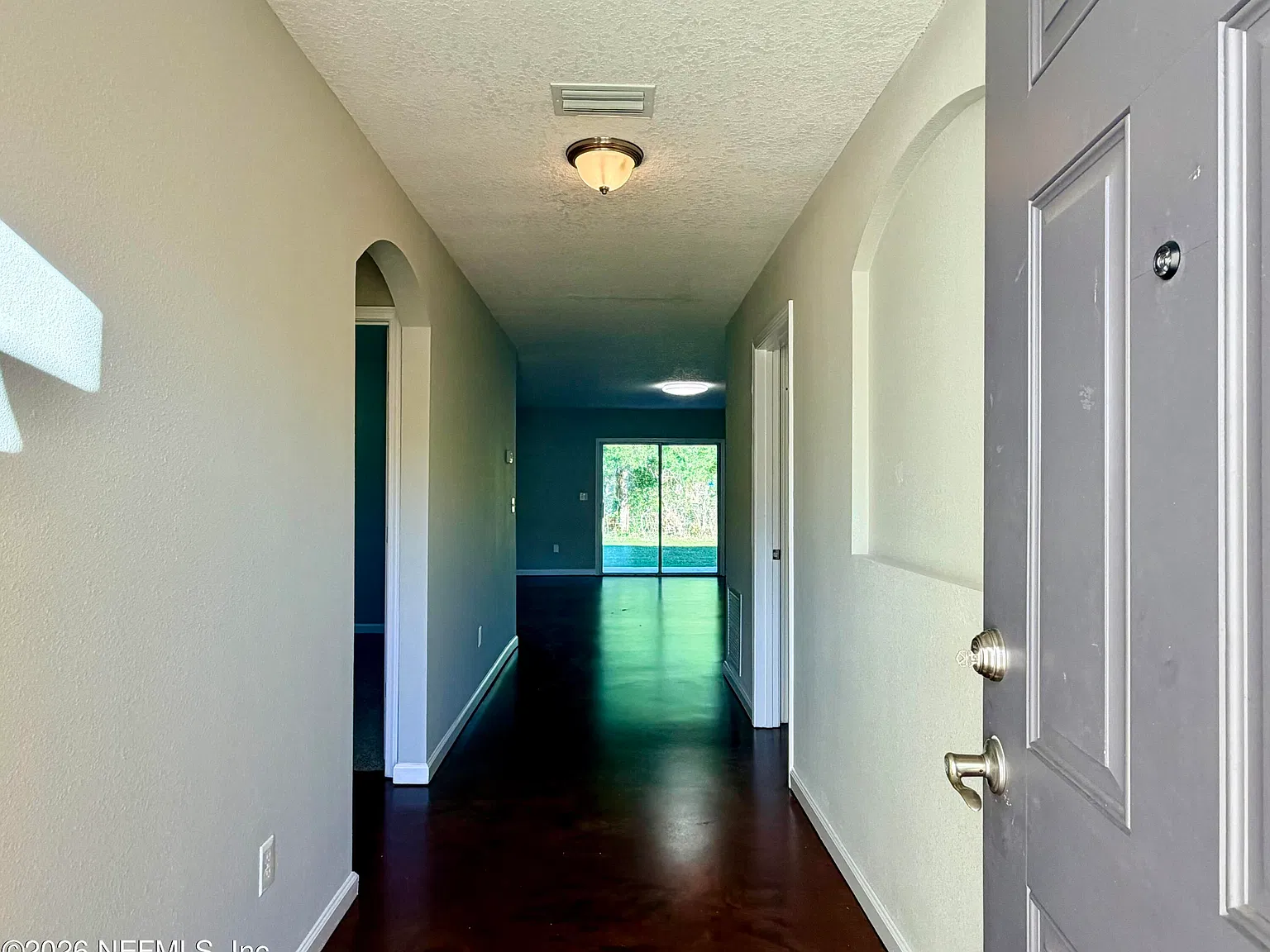 3 bed, 2.0 bath, 1672 sqft, $2,100 — Photo 4