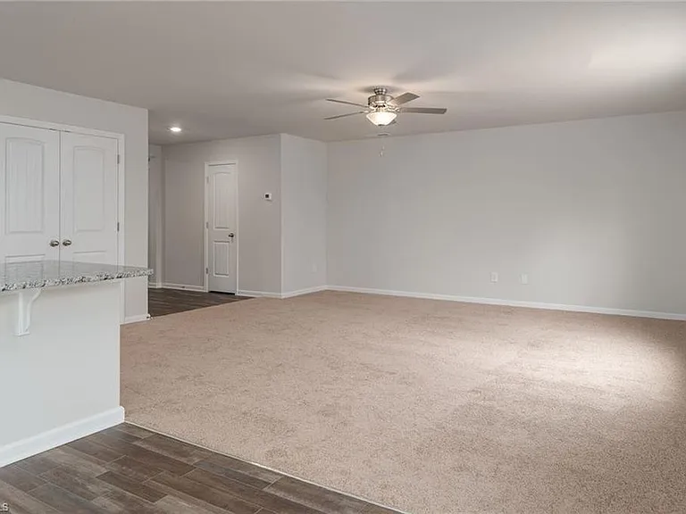 2106 Briar Run Dr — Photo 2