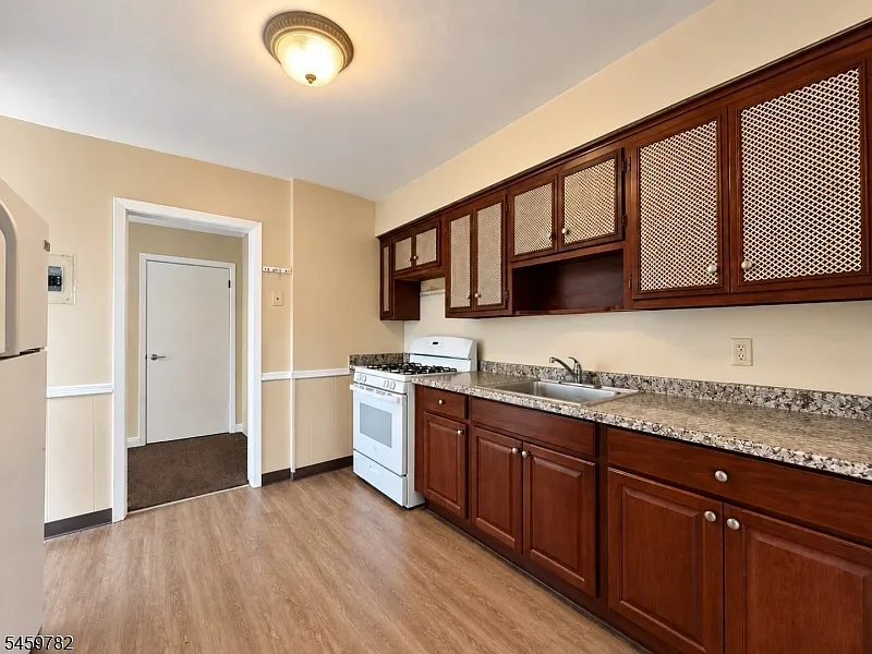 2 bed, 1.0 bath, $1,750 — Photo 3
