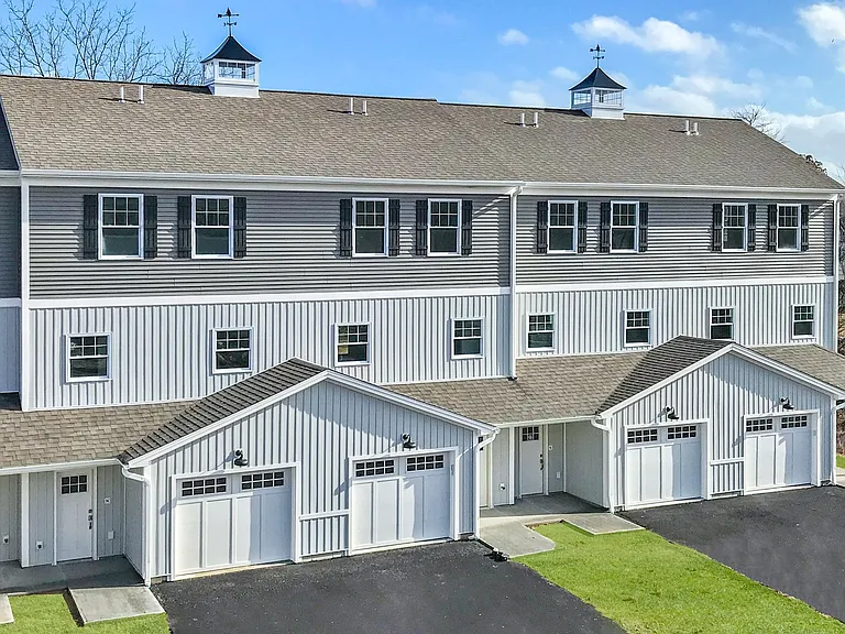 10 Fort Hill Rd — Photo 1