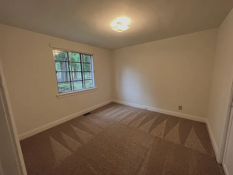 527 Elmhurst Rd — Photo 10