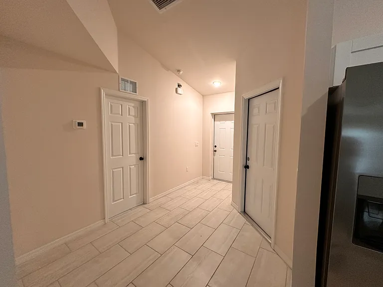 1010 NE 15th Ln — Photo 8