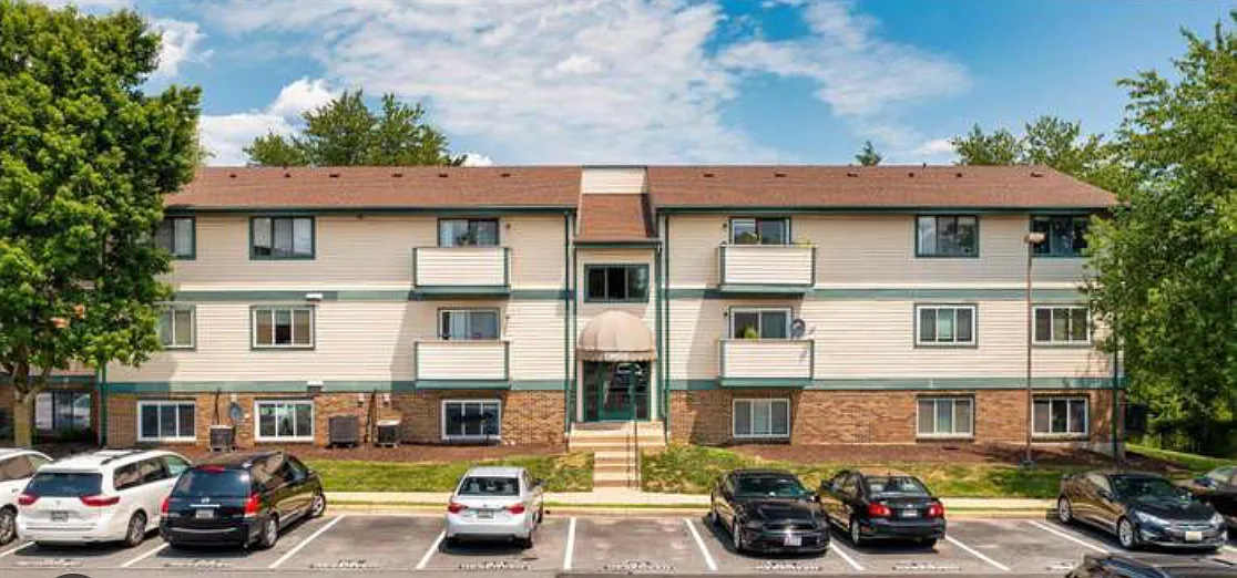 2 bed, 894 sqft, $1,900 — Photo 1