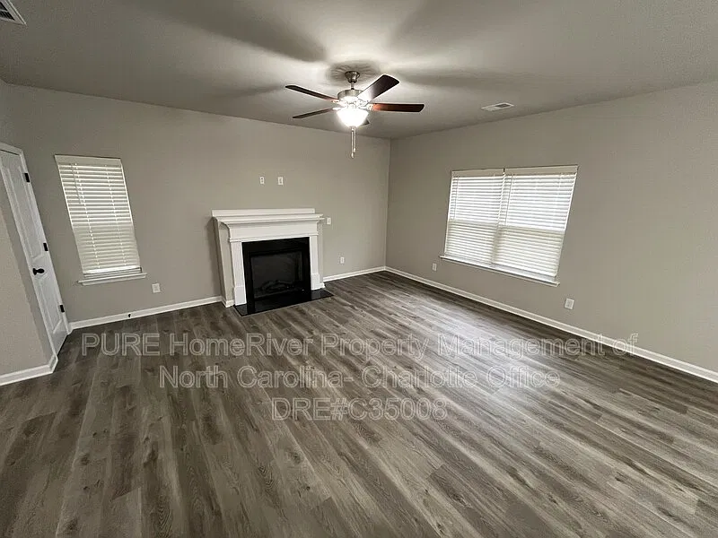 4 bed, 2.5 bath, 2013 sqft, $2,100 — Photo 2