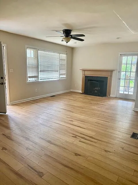 Building Photo - 2730 Lakewood Dr
