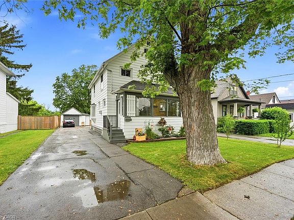 4th image of 458 Davis St