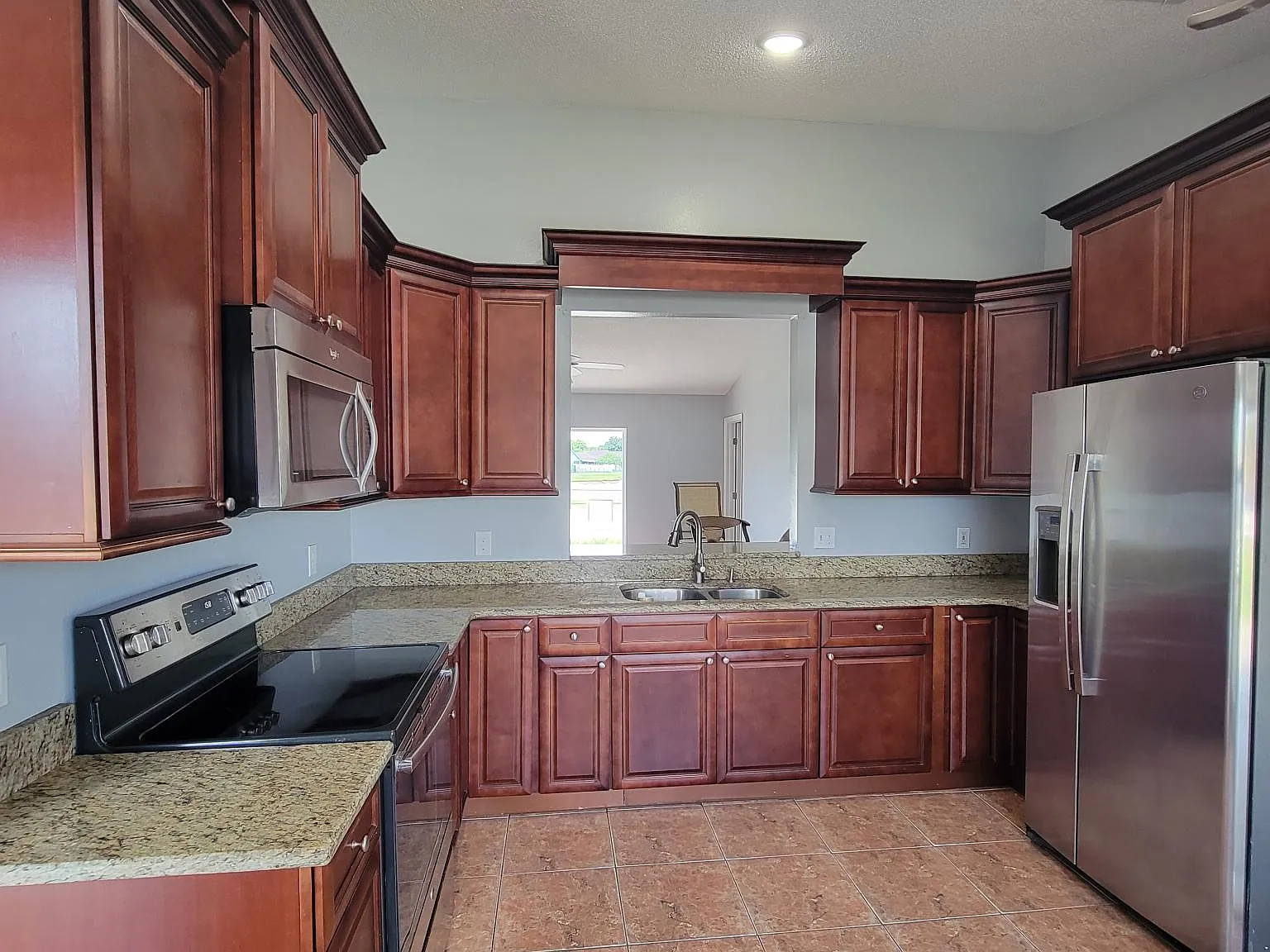 3 bed, 1266 sqft, $2,500 — Photo 2