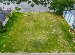 808 Chipaway Dr, Apollo Beach, FL 33572