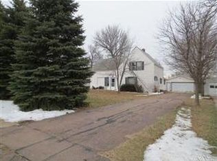 301 Broadway Ave, Valley Springs, SD 57068