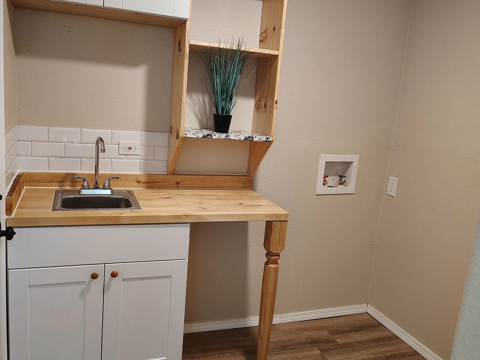 602 South Woody Drive Apt B - 1 — Photo 2
