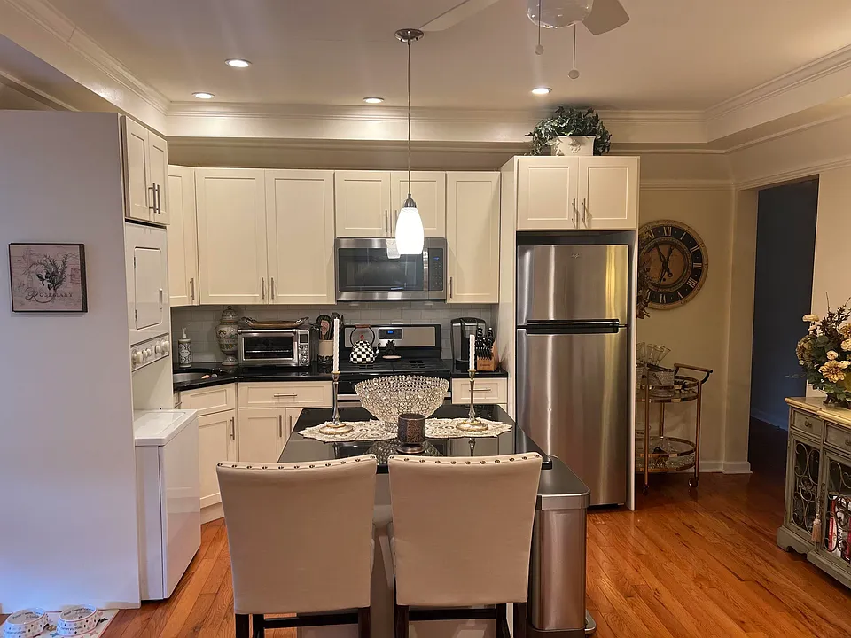 907 Summit Ave #3A