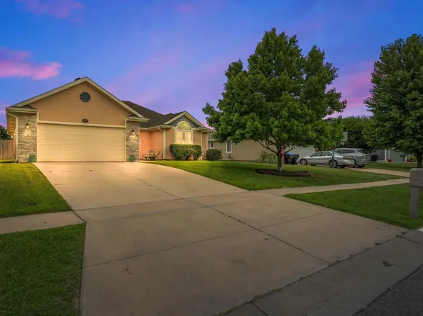 4326 SW Misty Harbor Ave, Topeka, KS 66611