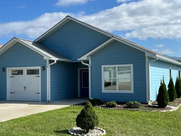 338 Riverwalk Cir, Hayesville, NC 28904