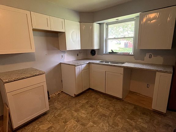 2nd image of 60 Sunnyside Ln #58