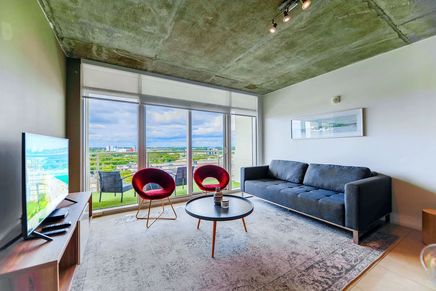 2 bed, 2.0 bath, 1108 sqft, $4,002 — Photo 3