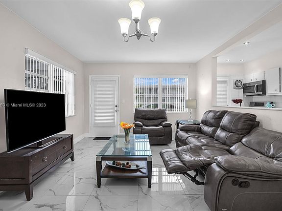5th image of 52 NE 204th St APT 9