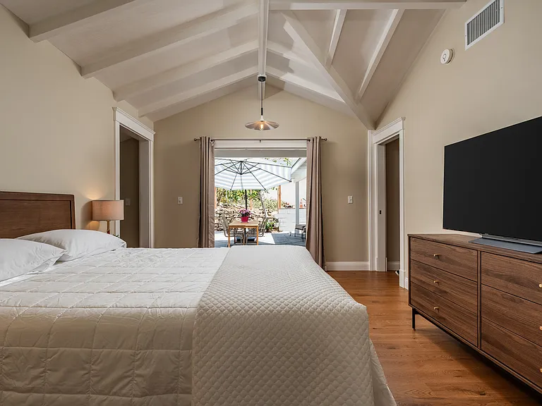 1702 Cliff Dr — Photo 11