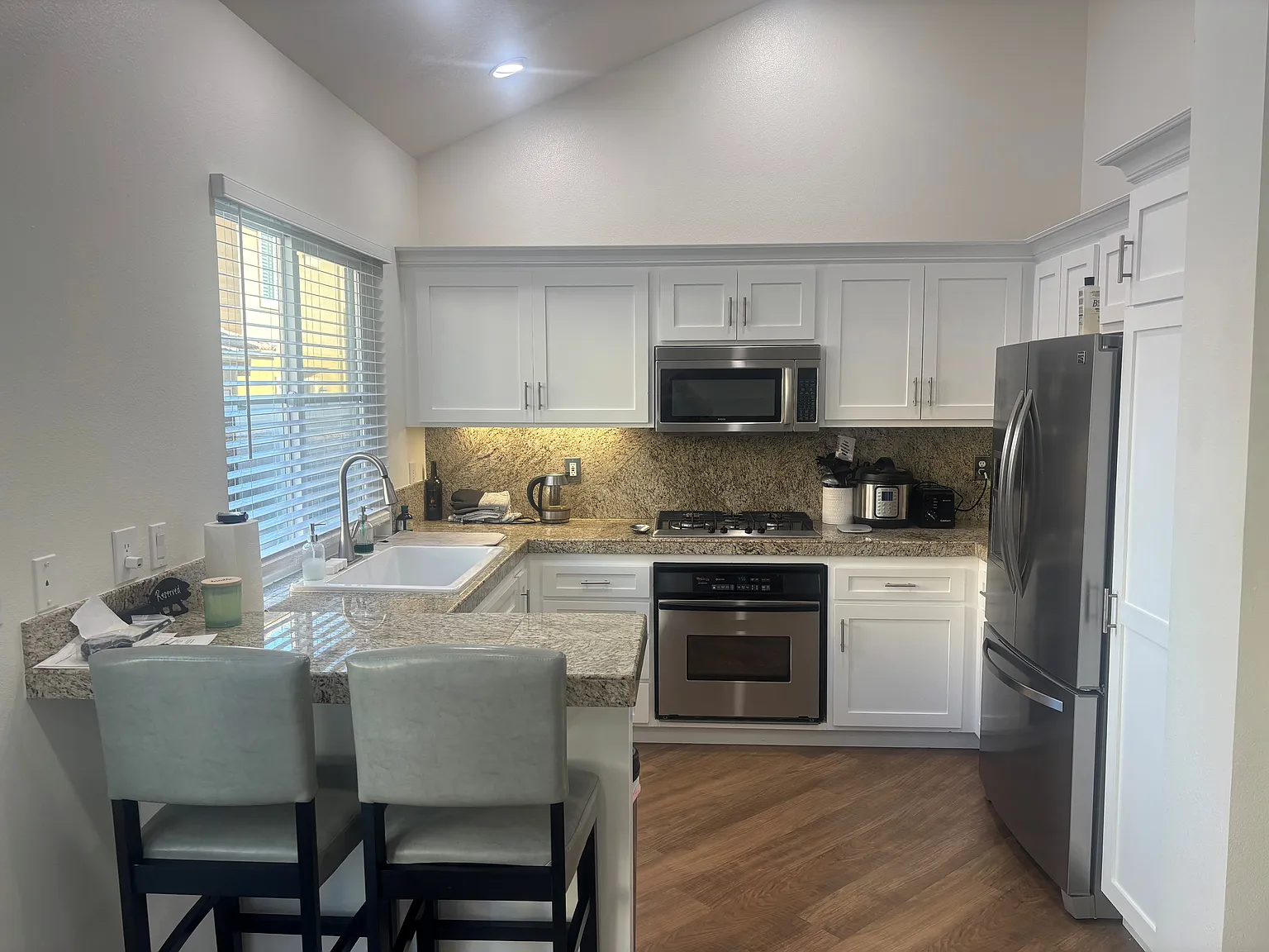 3 bed, 1425 sqft, $4,350 — Photo 4