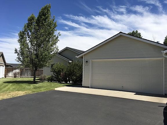 5th image of 832 NE Oak Pl