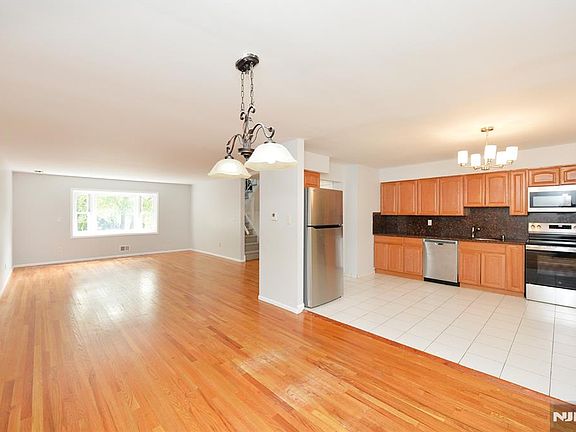 5th image of 85 Primrose Lane #B