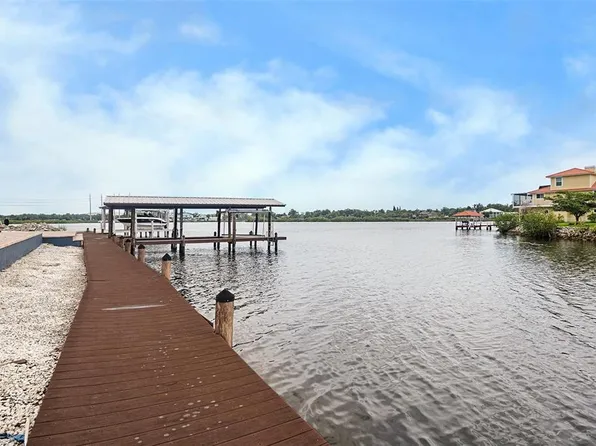 9910 Alavista Dr, Gibsonton, FL 33534