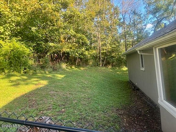 5th image of 2404 Maple Hollow Rd