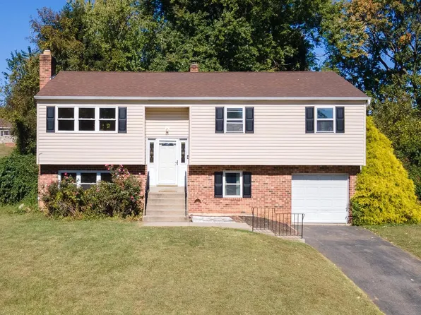 711 Carole Dr, Upper Chichester, PA 19014