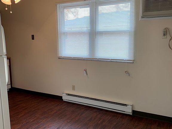 5th image of 320 Maplewood Dr APT 5