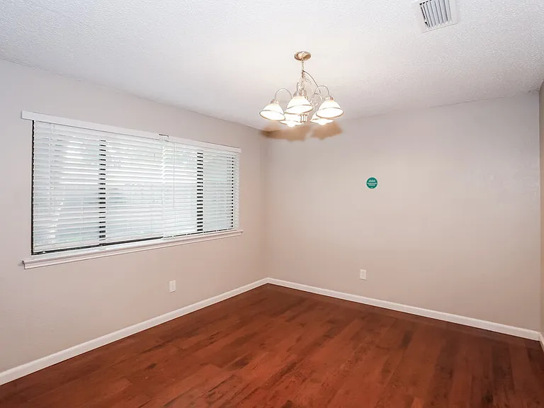 2614 Berkshire Ln — Photo 5
