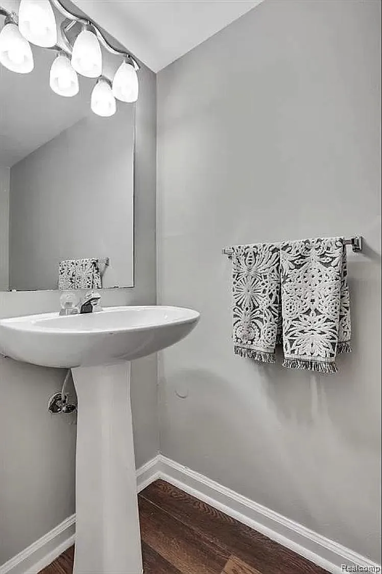 3 bed, 2.5 bath, 1529 sqft, $2,190 — Photo 4