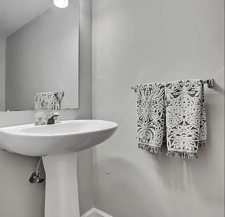 1/2 Bathroom Ground Floor