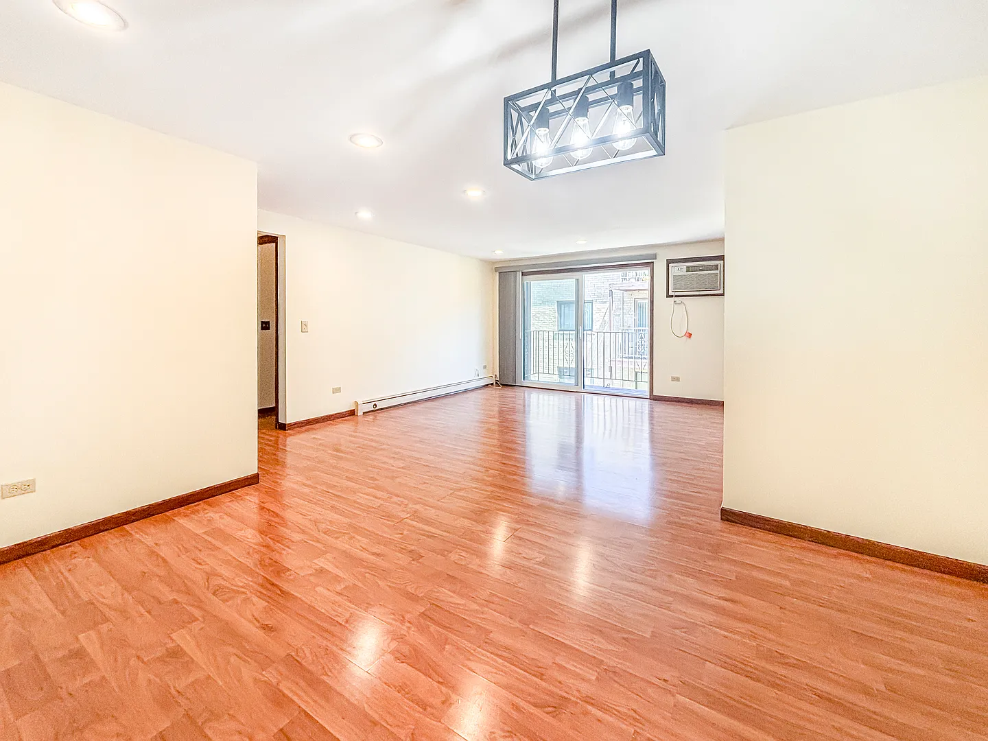 2 bed, 1.5 bath, 855 sqft, $2,000 — Photo 3