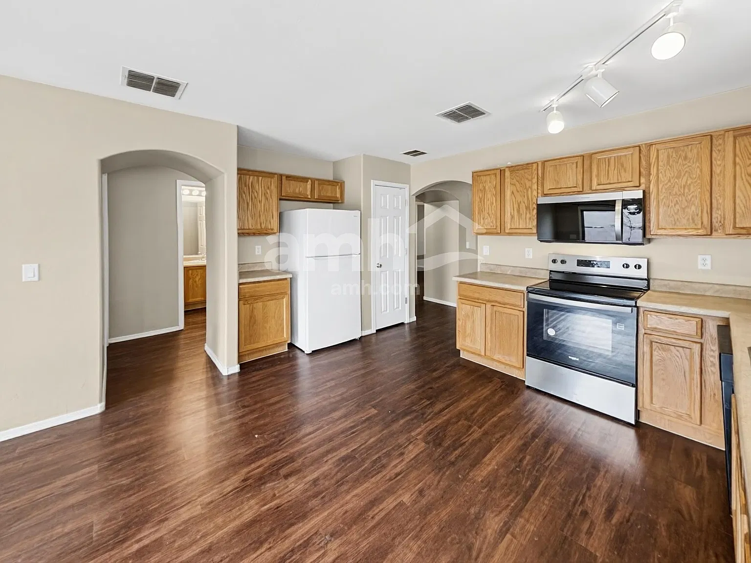 3 bed, 2.0 bath, 1258 sqft, $1,695 — Photo 3