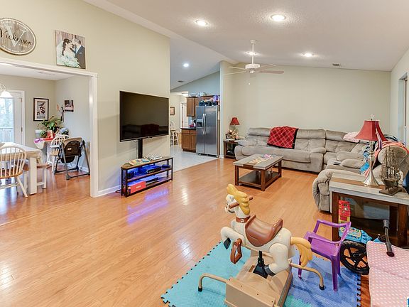3rd image of 14541 Ole Oak Dr