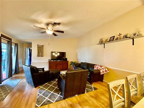 4th image of 5696 Foxlake Dr